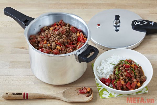 Nồi áp suất sẽ giúp chị em nấu được nhiều món ăn ngon mà không mất thời gian Nồi áp suất sẽ giúp chị em nấu được nhiều món ăn ngon mà không mất thời gian