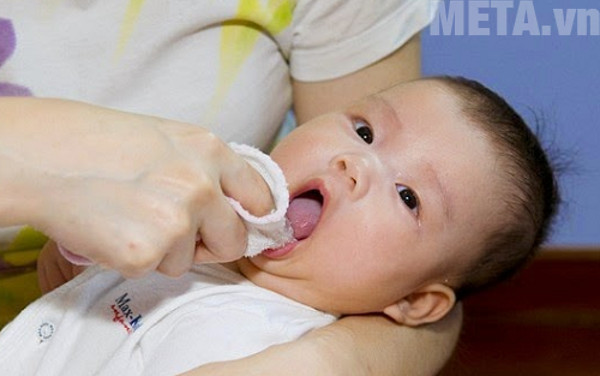 Răng miệng của bé sẽ liên quan trực tiếp đến đường tiêu hóa của bé Răng miệng của bé sẽ liên quan trực tiếp đến đường tiêu hóa của bé