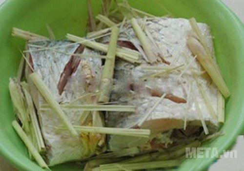 Làm sạch cá và ướp cá Làm sạch cá và ướp cá