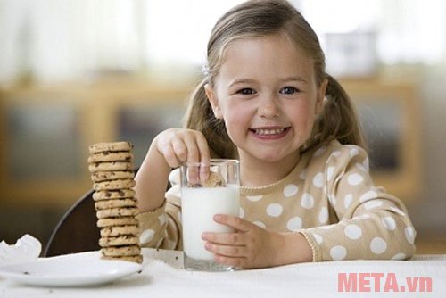 Sữa đậu nành cung cấp canxi giúp bé tăng chiều cao hiệu quả 