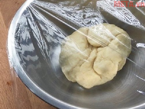 Sau khi trộn bột bạn để bột nghỉ trong thời gian 30 phút Sau khi trộn bột bạn để bột nghỉ trong thời gian 30 phút