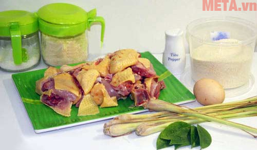Các nguyên liệu cần chuẩn bị cho món gà rang muối Các nguyên liệu cần chuẩn bị cho món gà rang muối
