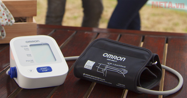 Hướng dẫn cách sử dụng máy đo huyết áp bắp tay tự động Omron HEM-7121