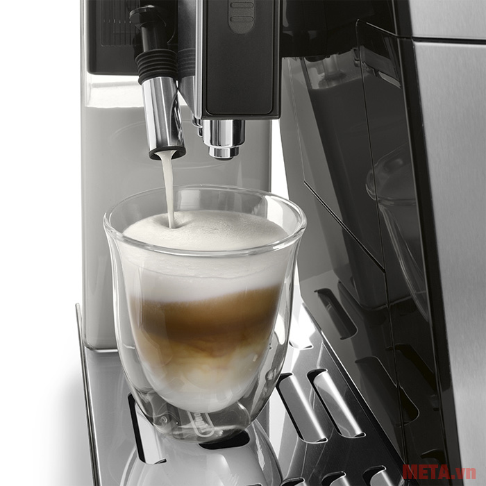 Máy pha cà phê tự động ECAM45.760.B được thiết kế một vòi đánh sữa