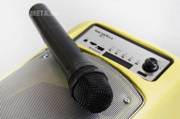 Sử dụng micro không dây để hát karaoke