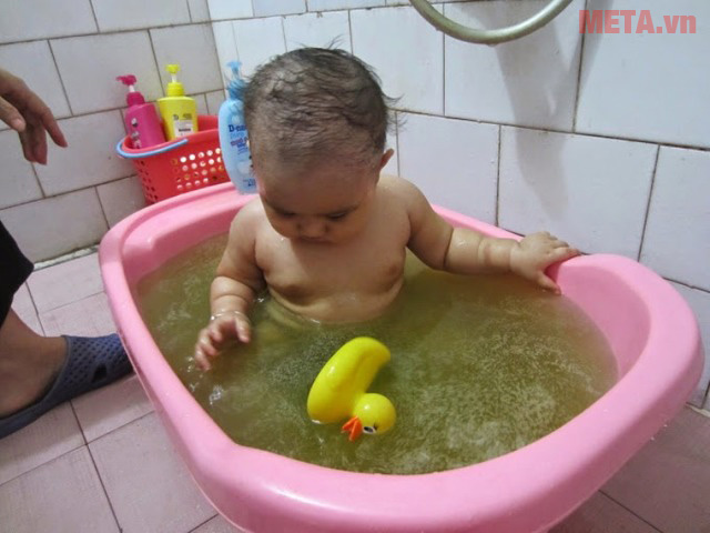 Xay khổ qua lấy nước để tắm cho bé trị rôm sẩy Xay khổ qua lấy nước để tắm cho bé trị rôm sẩy