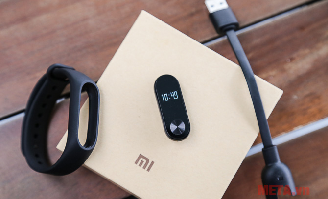 Mi Band 2 có màn hình hiển thị giờ