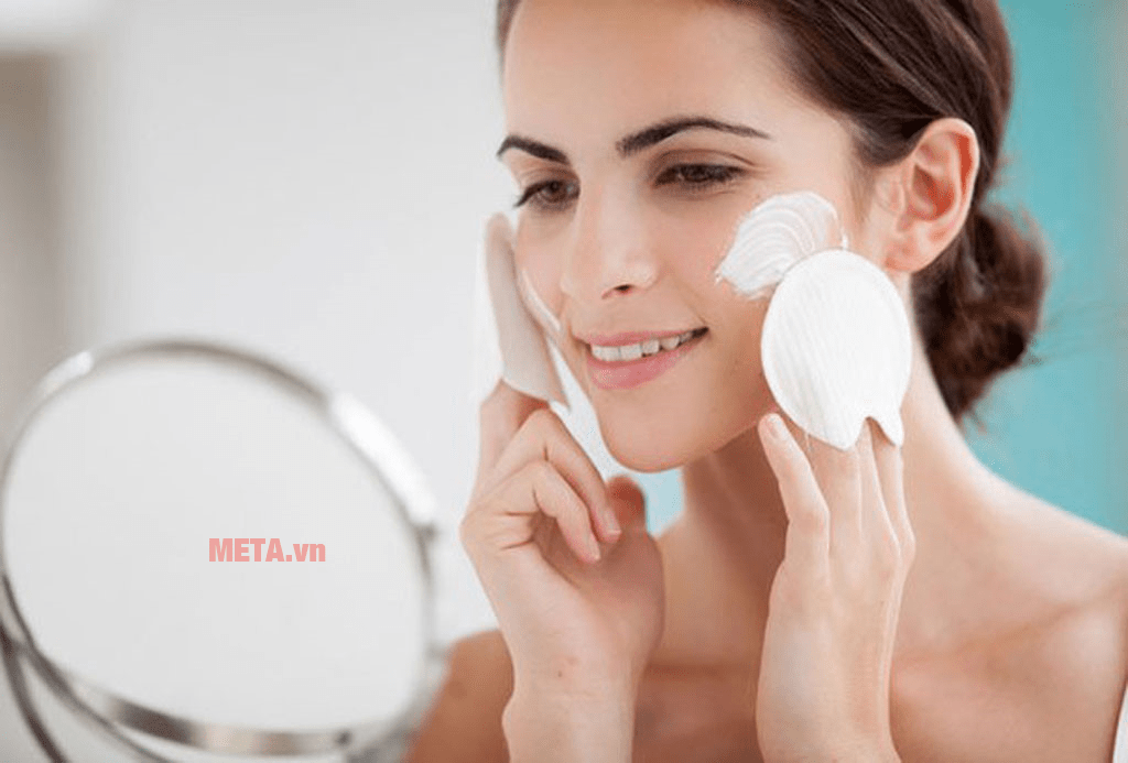 Những sản phẩm chăm sóc da mặt giúp da sáng mịn và khỏe đẹp hơn.