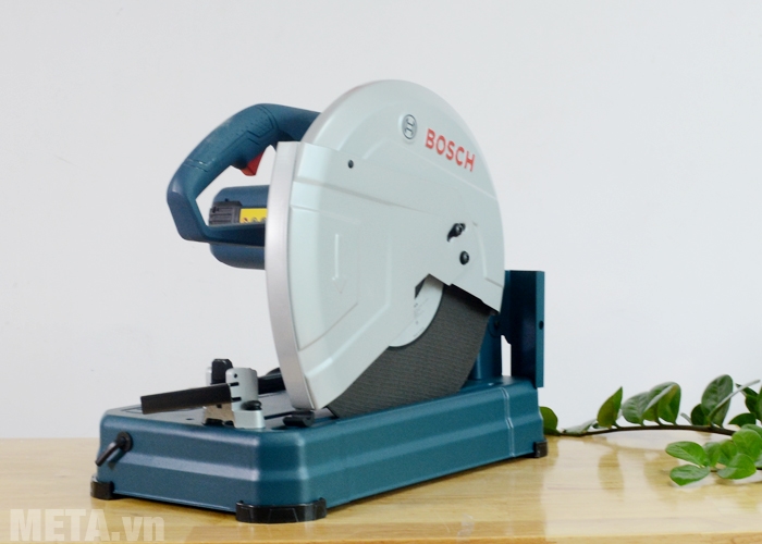 Máy cắt sắt Bosch có thiết kế để bàn chắc chắn