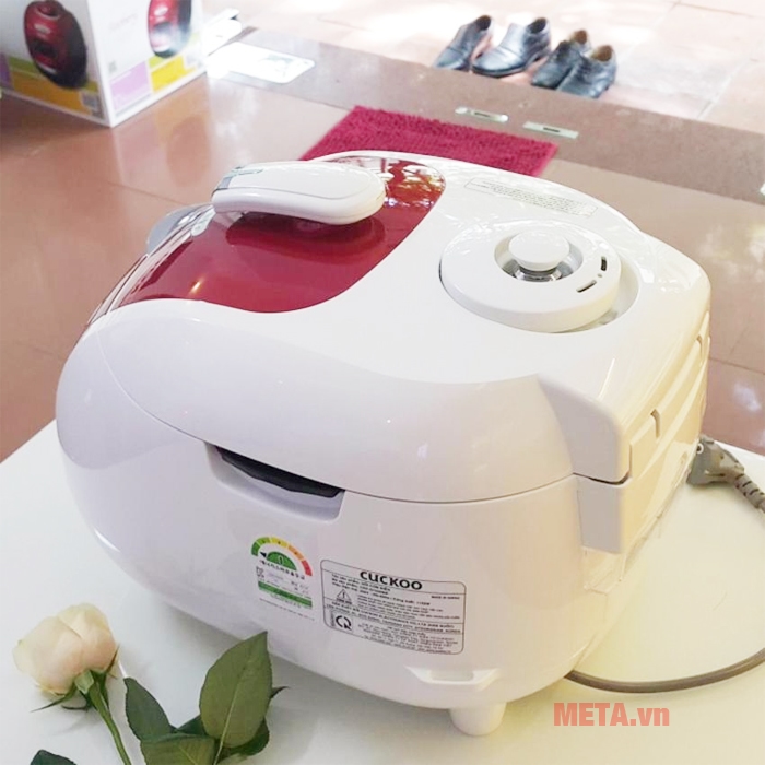 Nồi cơm điện tử Cuckoo CRP-G1030MP có dung tích 1.8L