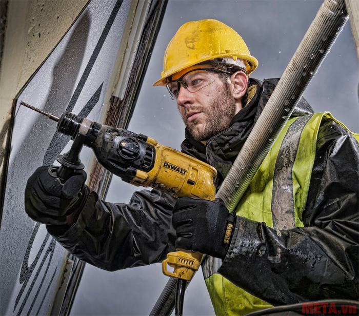 Máy có khả năng đục trên nhiều vật liệu