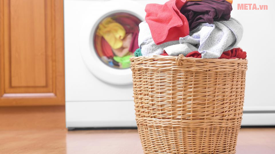 Mùa mưa nên giặt như thế nào để quần áo nhanh khô? Khối lượng giặt phù hợp