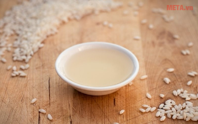 Tuyệt chiêu khử mùi hôi giày đơn giản, hiệu quả Dùng giấm