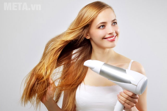 Lưu ý không để máy sấy sai vị trí. Lưu ý không để máy sấy sai vị trí.