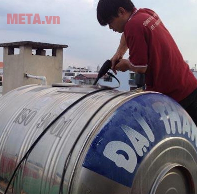 Vệ sinh bồn nước bằng máy rửa xe Vệ sinh bồn nước bằng máy rửa xe