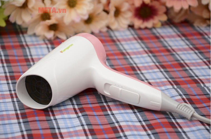 Những món đồ gia dụng không thể thiếu khi mùa đông đến Máy sấy tóc