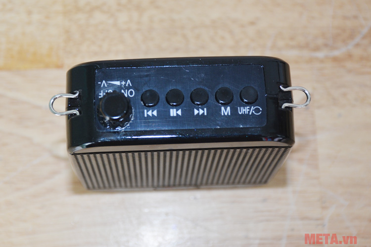 Bảng điều khiển trên thân máy Bảng điều khiển trên thân máy