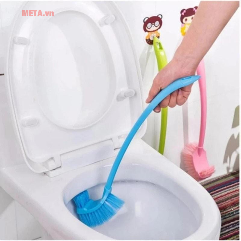 Sử dụng thiết bị vệ sinh thông minh đúng cách Chà nhẹ bồn cầu