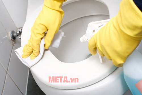 Sử dụng thiết bị vệ sinh thông minh đúng cách Vệ sinh đúng cách