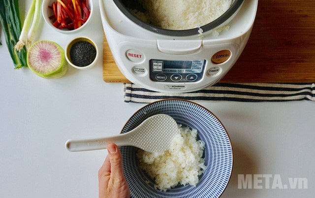 Nấu cơm bằng nồi cơm điện tử lâu hơn