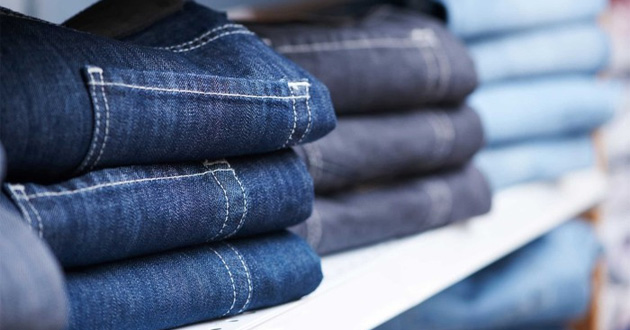 Làm sao để giữ quần Jeans mới mua không bị phai màu? - META.vn