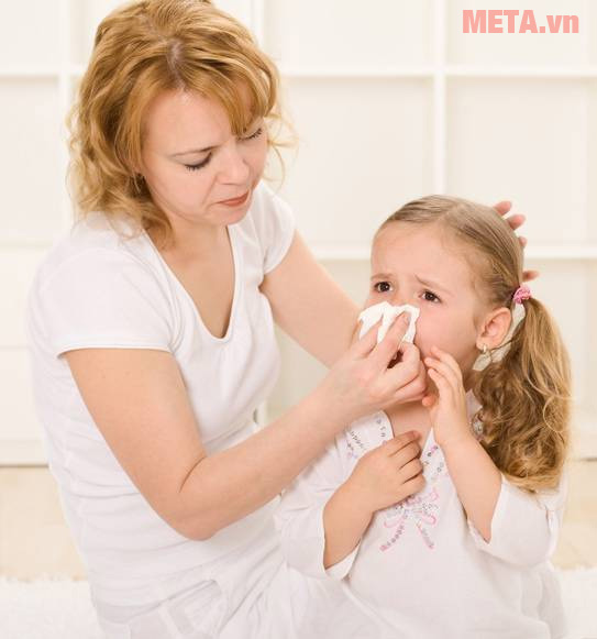 Nhấn vào ảnh để phóng to Trẻ bị ngạt mũi thường là do nhiễm khuẩn hoặc bị dị ứng và thường chỉ kéo dài khoảng 2 - 3 ngày.