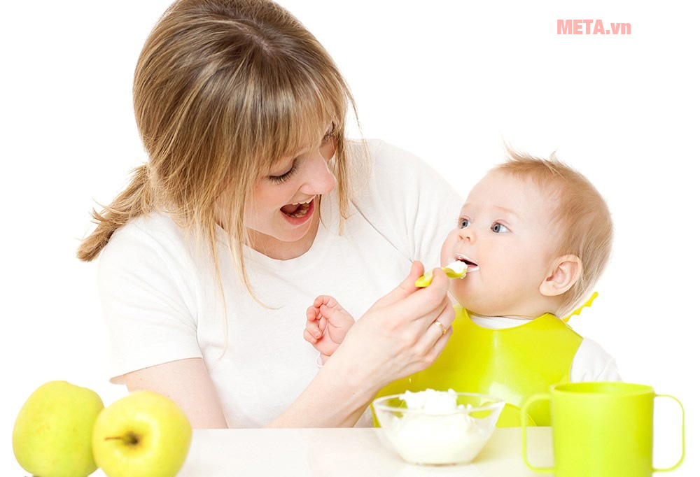 Nên cho bé ăn dặm lúc mấy tháng tuổi? Ăn dặm có lợi ích gì? Ăn dặm là gì?