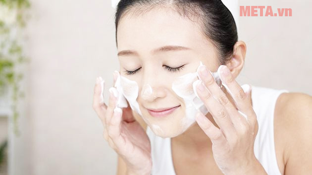 Học ngay những cách loại bỏ mụn trứng cá tại nhà Rửa mặt