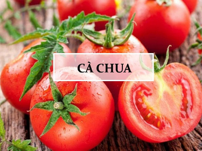 Cà chua chứa lycopene, một chất chống oxy hóa giúp bảo vệ da khỏi tia cực tím của ánh nắng mặt trời