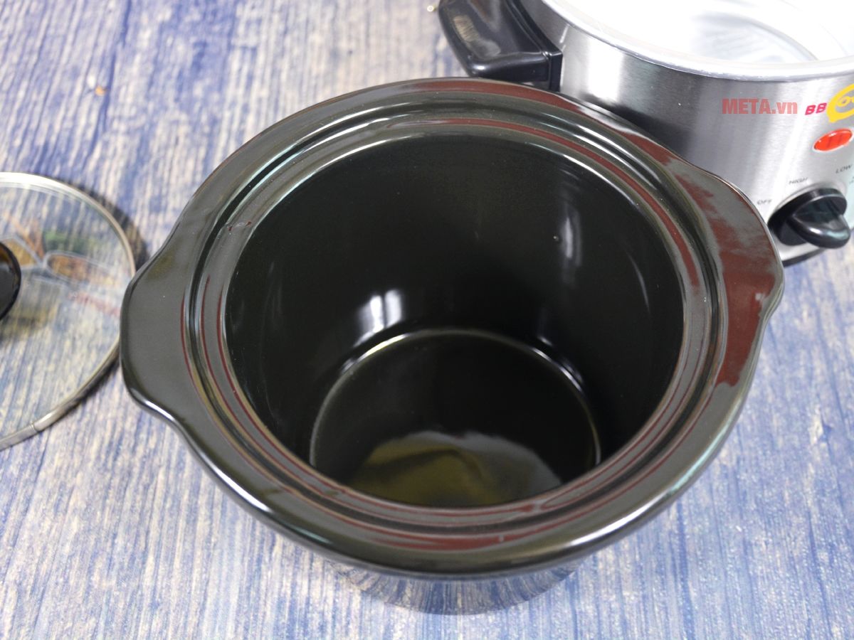 Nồi nấu cháo đa năng BBcooker BS15 gồm 2 phần tách biệt là lõi nồi và thân nồi. Nồi nấu chậm