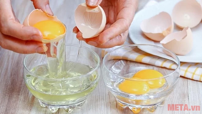Hướng dẫn cách tẩy ria mép hiệu quả tại nhà bằng lòng trắng trứng