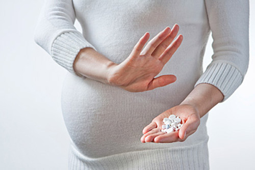 Bị ngạt mũi khi mang thai không được dùng thuốc không theo chỉ định