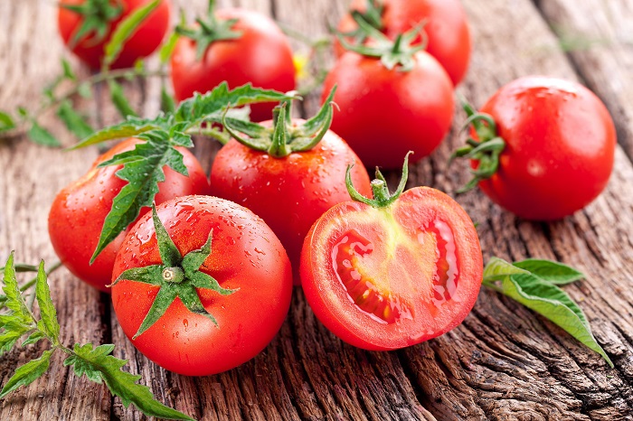 Cà chua giúp tăng cường nội tiết tố nữ.