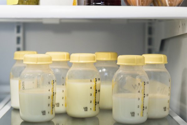 Có nên dùng tủ đông 100 lít trữ sữa cho bé không?