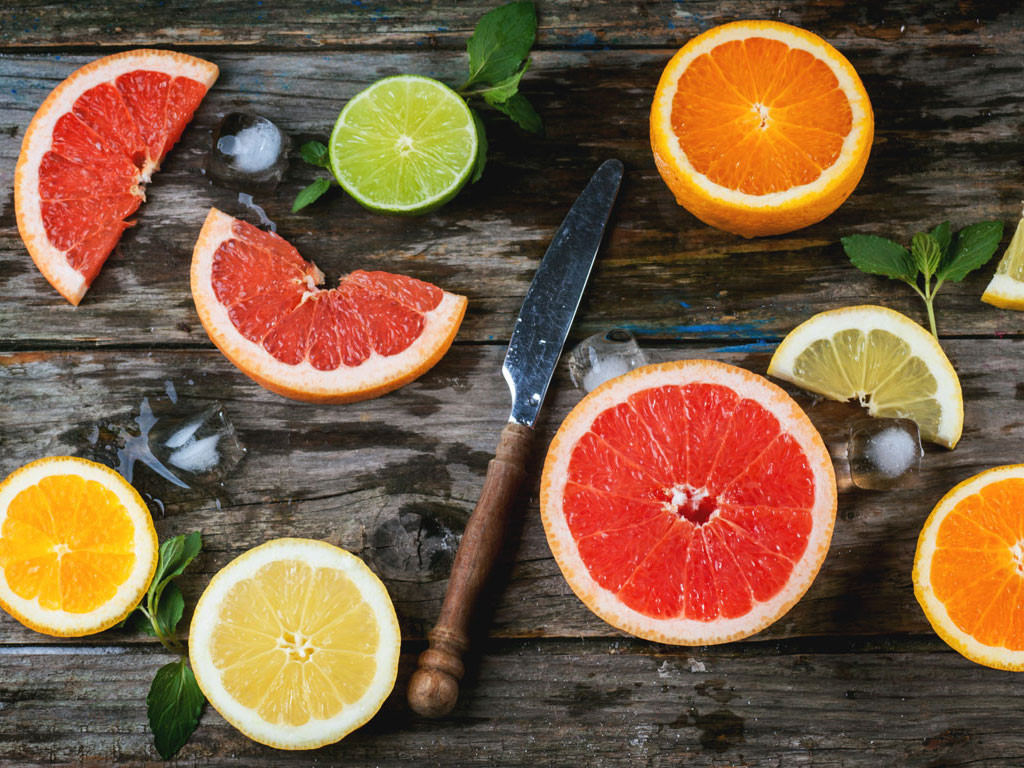 Hoa quả thuộc họ cam rất giàu vitamin C cho bạn
