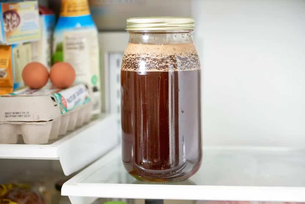 Cold Brew sau khi hãm xong nên bảo quản trong ngăn mát tủ lạnh để dùng dần