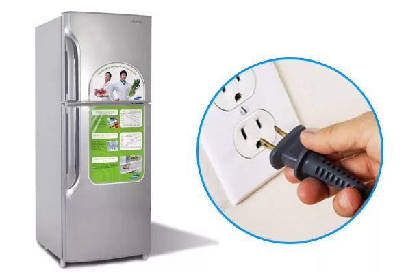 Tủ lạnh không dùng có nên rút điện không?