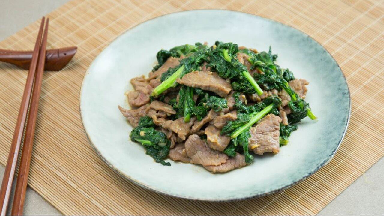 Cải xoăn kale xào thịt bò