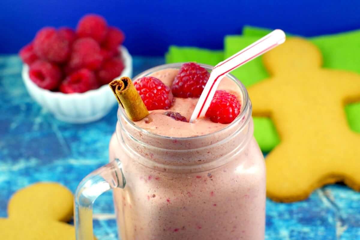 Smoothie chuối và các loại quả mọng khác