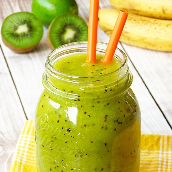 Smoothie táo, lê, kiwi và chuối