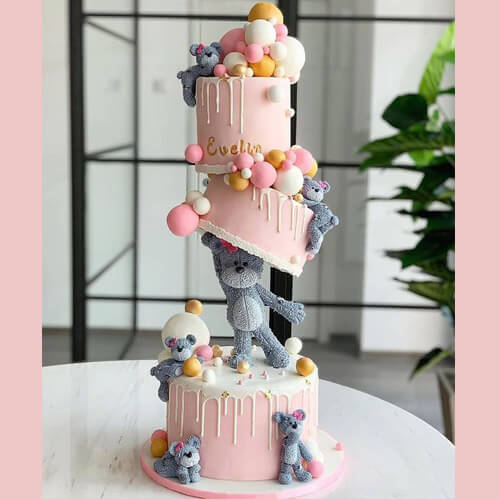Bánh sinh nhật 3 tầng cho bé gái với kiểu dáng chú gấu độc đáo, mới lạ 