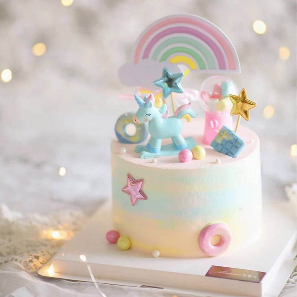 Bánh sinh nhật hình con ngựa cho bé gái tuổi Ngựa (tuổi Ngọ)