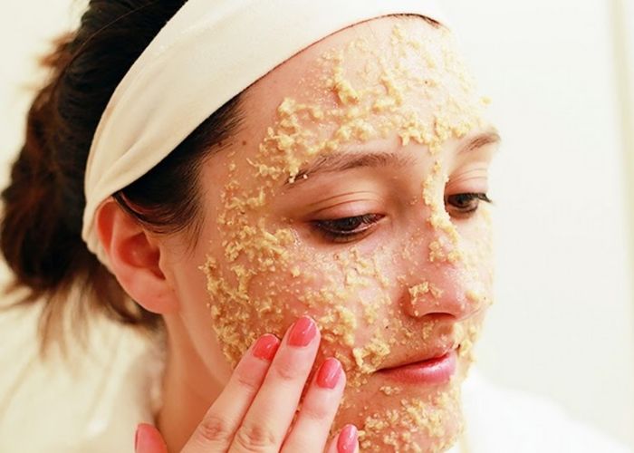 Rửa mặt bằng bột yến mạch giúp làm sạch sâu da mặt