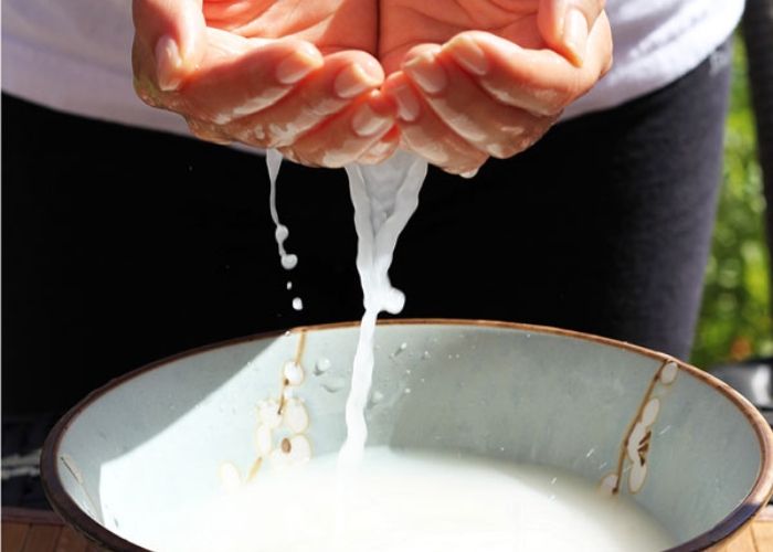 Nước vo gạo rửa mặt giúp dưỡng ẩm da, ngăn ngừa mụn nhọt hiệu quả