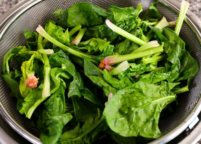 Rau Spinach rất có tác dụng với việc ăn kiêng, giảm cân