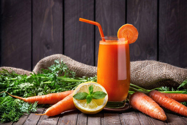 Nước ép cà rốt nên uống lúc nào