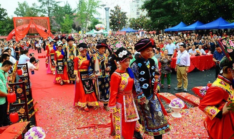 Trong ngày Thất Tịch, người Trung Quốc thường tổ chức kết hôn tập thể