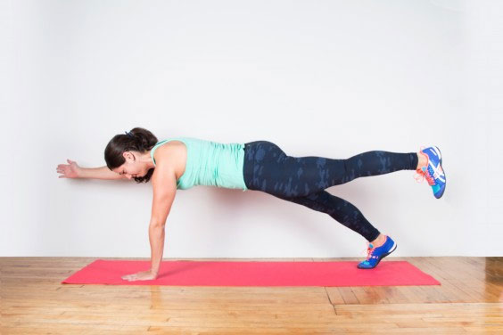 Plank giảm mỡ bụng kết hợp nâng tay
