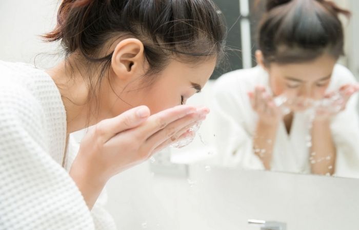 Rửa mặt với bia đúng cách giúp đảm bảo hiệu quả dưỡng da