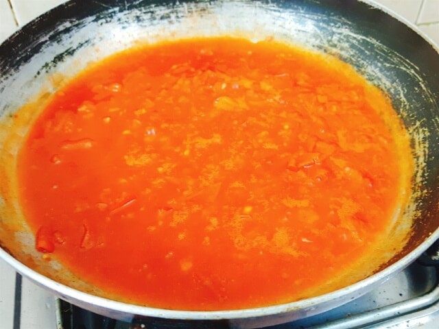 Đun nước sốt cà chua